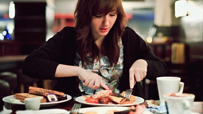 Makan sendirian di restoran bisa menjadi bentuk self-healing. (NET)