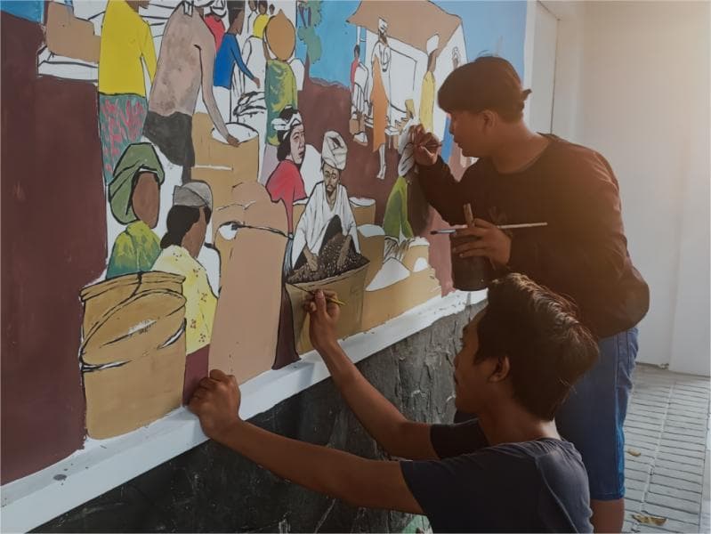 Seniman Pati menghias sudut kota dengan mural indah dengan tema Jalur Rempah. (Dok Suwignyo)