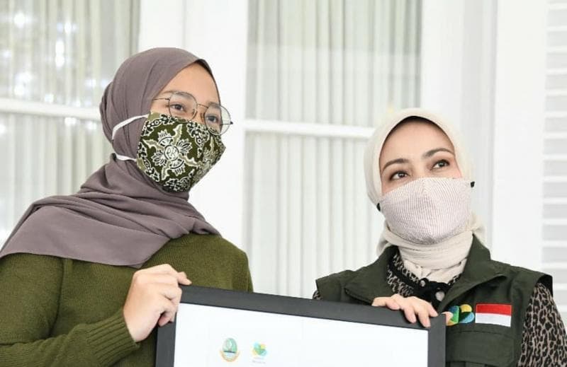 Penggunaan masker kain (Instagram @ataliapr)