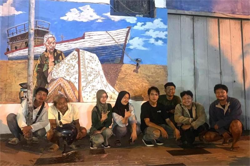 Para seniman Pati semangat dalam acara live art mural untuk memeriahkan HUT kota Pati. (Dok&nbsp;Ellisa Fajar Adzani)