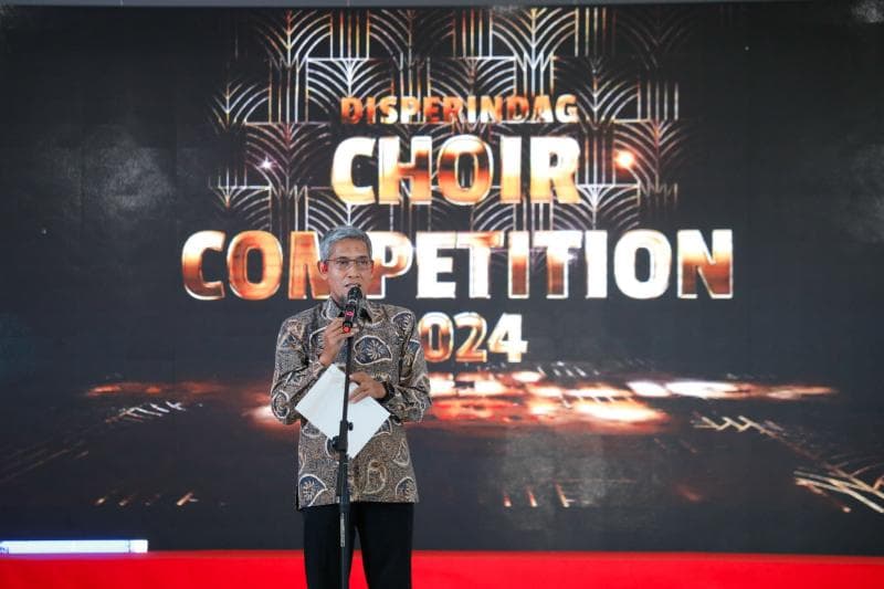 Sekda Jateng Sumarno tengah memberikan sambutan di melalui kegiatan Choir Competition 2024 di Wisma Perdamaian Semarang, Sabtu (10/8) (Humas Pemprov).