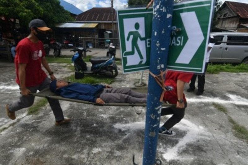 Latihan evakuasi mandiri biasanya dilaksanakan oleh&nbsp;Penanggulangan Bencana Daerah (BPBD).&nbsp; (Antara/Mohamad Hamzah)