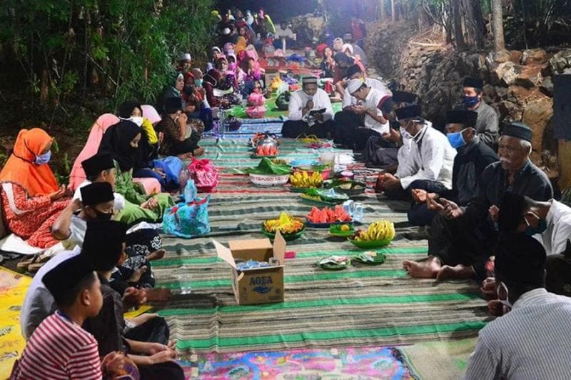 Malam tirakatan jadi tradisi masyarakat Indonesia yang digelar pada malam 17 Agustus. (Antara/Yusuf Nugroho)