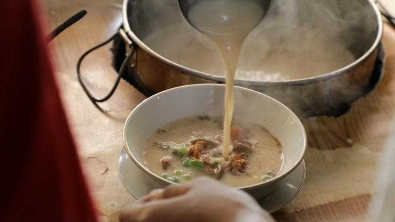 Soto betawi khas Jakarta. (Medcom/Celebreat Jakarta)