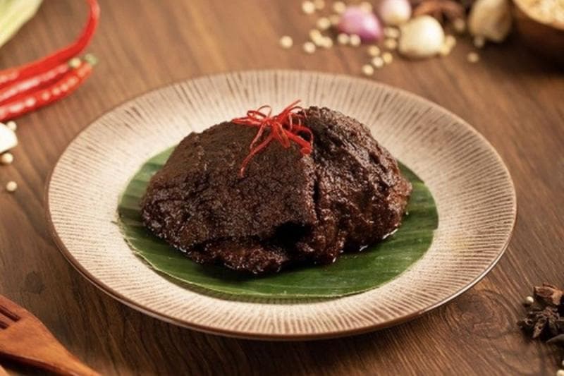 Rendang menjadi hidangan nasional Indonesia yang menjadi warisan budaya tak benda oleh Kementerian Pendidikan dan Kebudayaan Indonesia. (Humas Shopeefood)