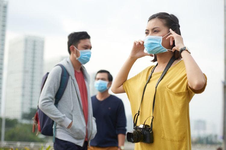 Beri batasan waktu untuk melepas masker. (Shutterstock)