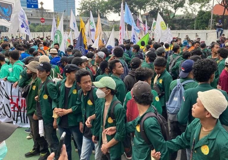 Media di bawah Koalisi Lintas Organisasi Pers akan terus menyuarakan pentingnya mempertahankan demokrasi dan melawan oligarki. (X/Narasinews)