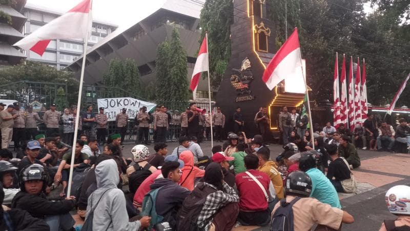Ikut Demo Tolak Revisi UU Pilkada di Semarang, Pelajar SMK Bubar Usai Guru BK Datang