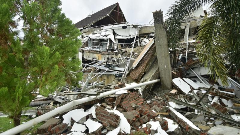 Ilustrasi: Bangunan yang tidak didesain tahan gempa akan ambruk bila gempa datang. (AFP/Firdaus)