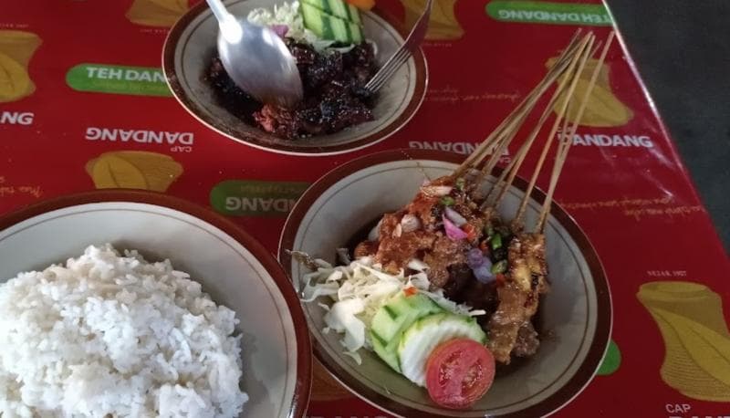 Mencicipi Kelezatan Satai Sapi Pak Heru Purworejo