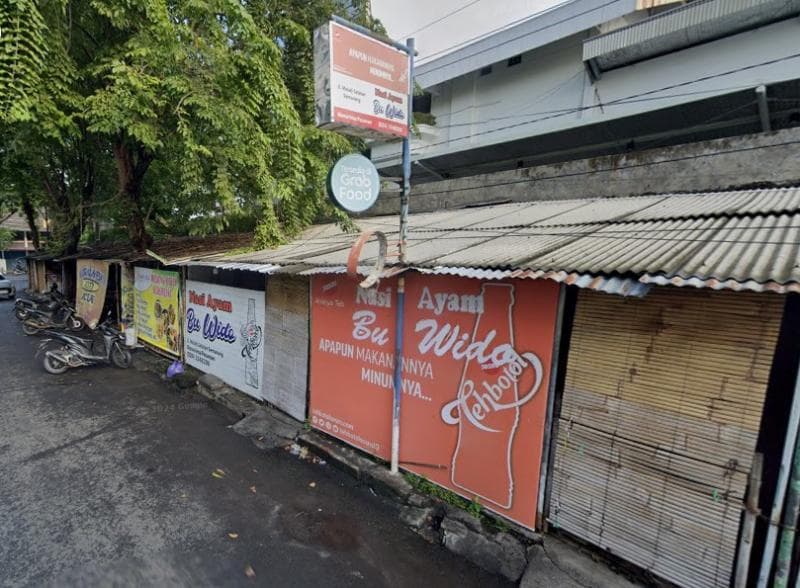 Warung Nasi Ayam Bu Wido yang masih sederhana. (Google Street View)