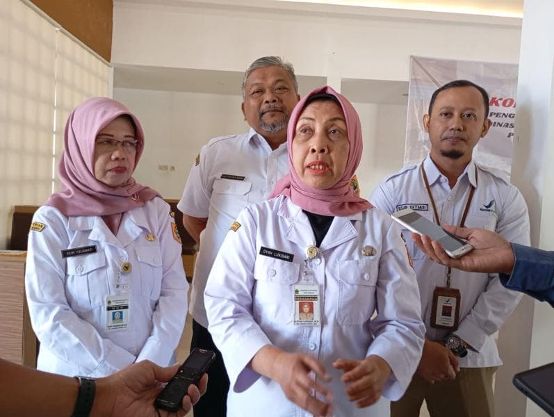 Kepala Dinas Ketahanan Pangan (Dishanpan Jateng) Dyah Lukisari memberikan keterangan terkait temuan hasil uji laboratorium sampel ikan asin dari Pasar Legi Surakarta (Humas Pemprov Jateng)