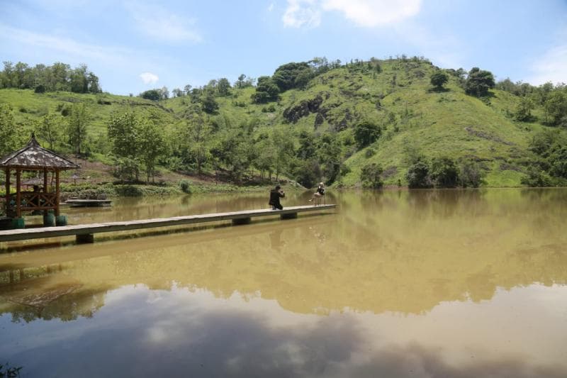 Telaga Claket Wonogiri yang menawarkan pemandangaan cantik. (Jatengprov)