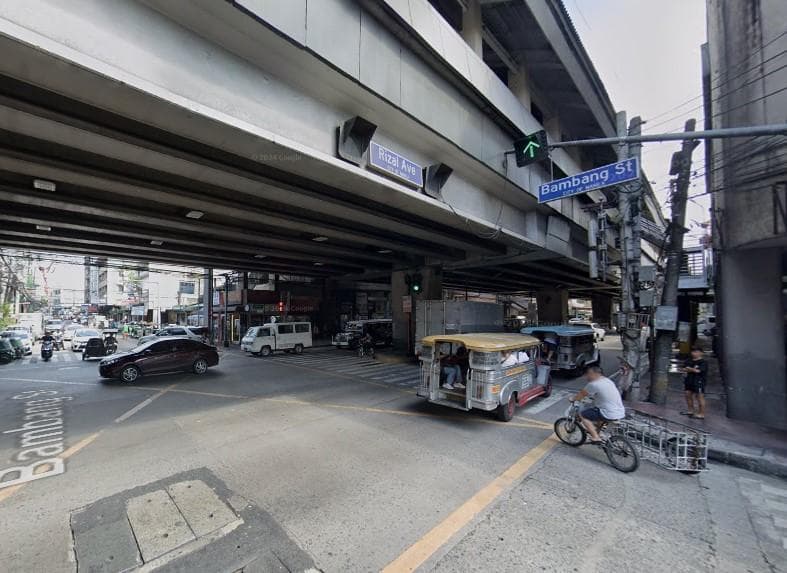 Penampakan Kota Manila di luar Stasiun Bambang. (Google Street View)