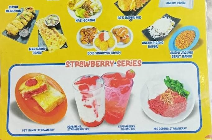 Mi goreng stroberi masuk dalam Strawberries Series yang disediakan kedai ini. (Googleuser/Wilda Febiani)