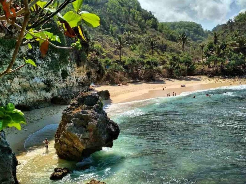 Pantai Krokoh berjarak kurang lebih 91 kilometer dari Kota Yogyakarta. (Jogjaprov)