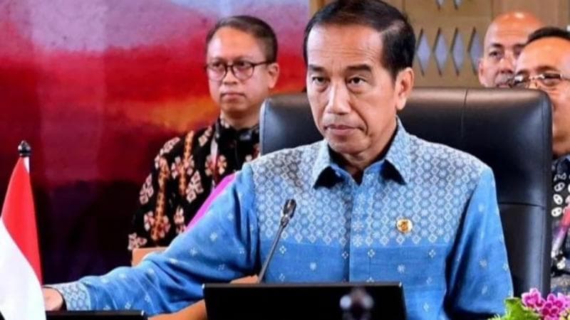 Keputusan Jokowi membuka ekspor pasir laut menuai banyak kritikan. (Instagram@jokowi)