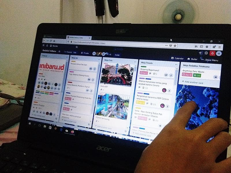 Bijak menggunakan aplikasi-aplikasi rapat online pada masa pandemi corona. (Inibaru.id/ Isma Swastiningrum)<br>