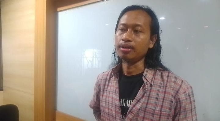 Wisnu, seorang jurnalis memberikan keterangan usai mendapat perlakuan buruk oleh ajudan Pj Gubernur Jateng. (Inibaru.id/ Danny Adriadhi Utama)