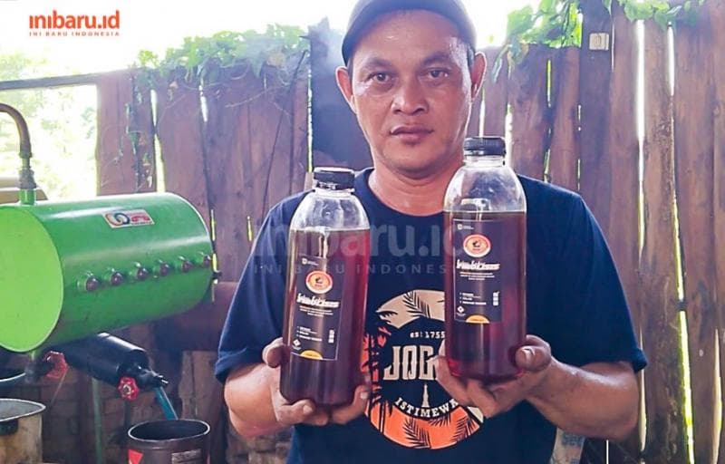 Warga Sidorekso, Kecamatan Kaliwungu, Kudus mengolah sampah plastik menjadi gasolin dan solar. (Inibaru.id/ Sekarwati)