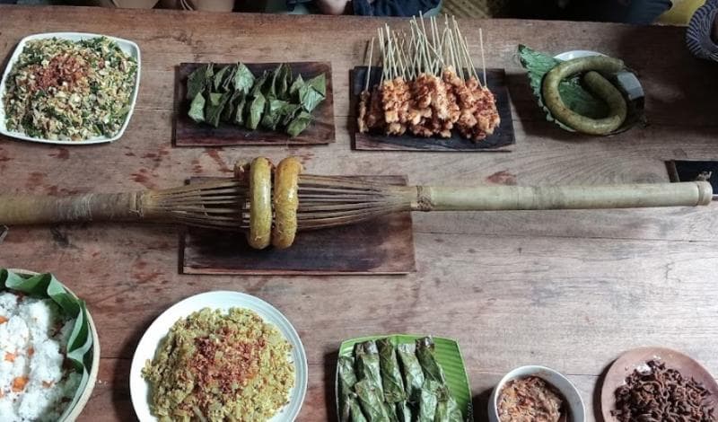 Sejumlah menu yang tersedia di Warung Tepi Kota Sleman. (Googleuser/Tepi Kota)