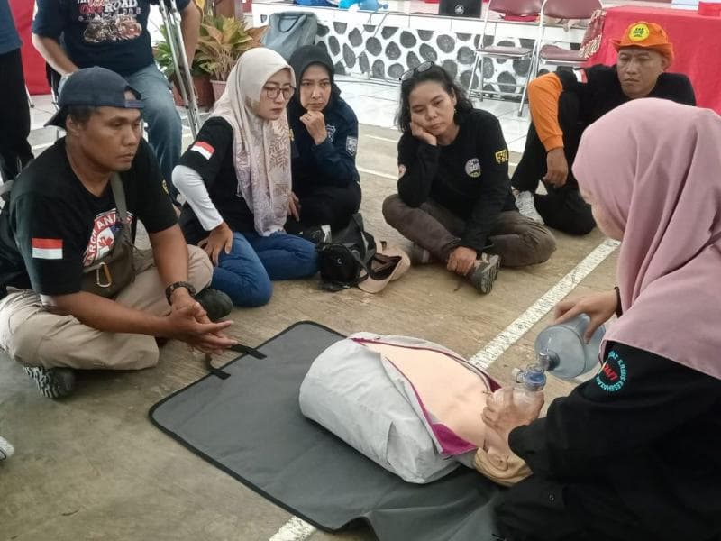 Kegiatan pelatihan bantuan hidup dasar (first aid), di Aula Manggala Bhakti Praja, Minggu (6/10/2024). (Humas Pemprov Jateng)