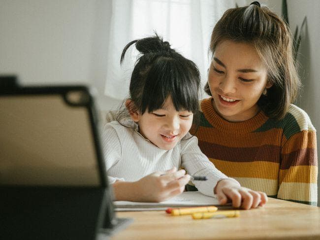 Terus dampingi dan dukung anak untuk memperbaiki kesalahannya. (Getty Images)