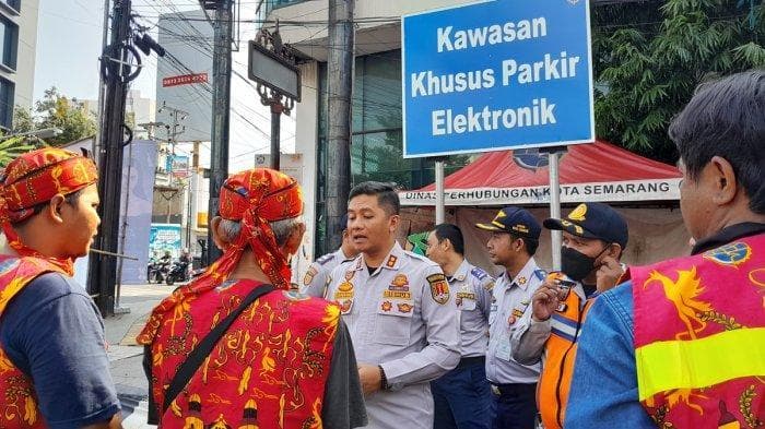 Sekarang sudah ada 467 titik parkir elektronik yang tersebar di seluruh ruas jalan Kota Semarang. (Tribun/Eka Yulianti Fajlin)