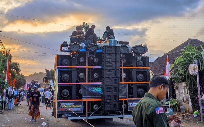 Suara sound horeg yang sangat kencang bisa saja merusak gendang telinga. (Instagram.com/pemburu.horeg.pendemclumprit)