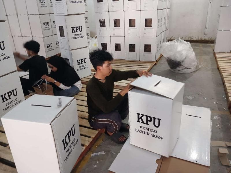 Ilustrasi: KPU Jateng memprioritaskan pendistribusian logistik pemilu ke daerah terpencil seperti Karimunjawa dan Nusakambangan. (Antara/KPU Pontianak)