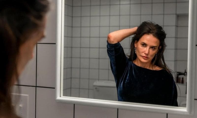 'The Substance', Gambaran Mengerikan Tentang Manusia yang Menolak Tua