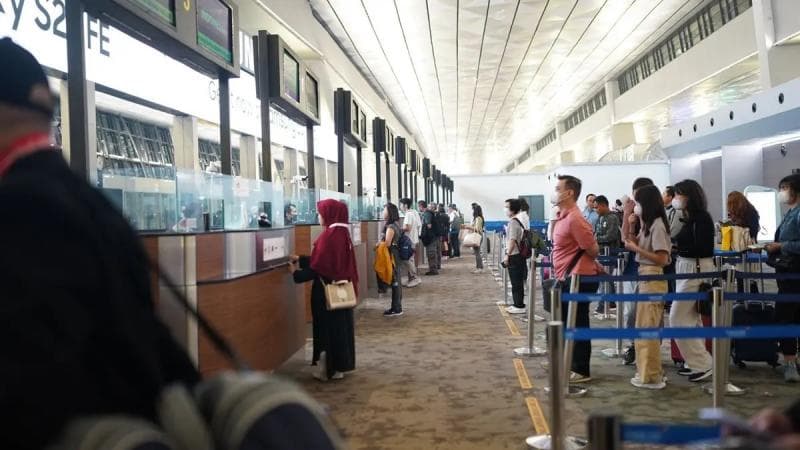 Pengecekan keimigrasian di bandara. (TPI Soekarno Hatta)