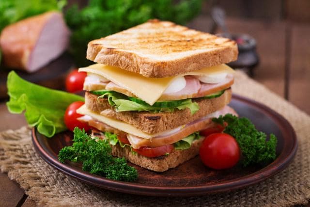 Orangtua bisa mencegah anak-anaknya menjadi generasi sandwich. (Shutterstock)