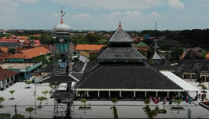 Di dekat Masjid Agung Demak nggak ada peninggalan keraton Kesultanan Demak. (Disway)