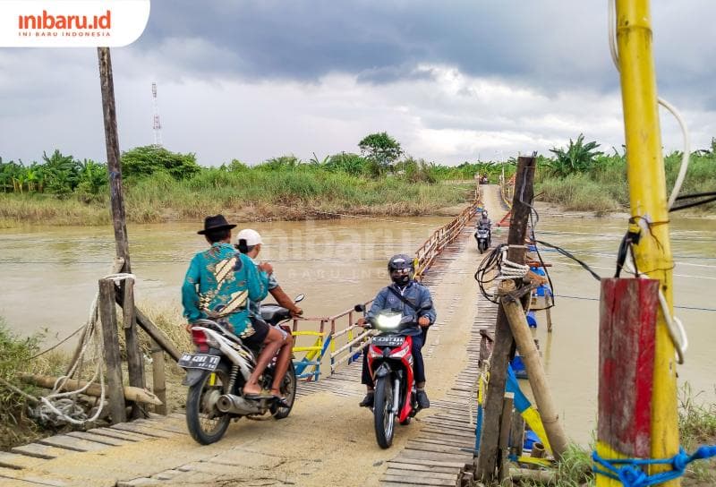 Jembatan Setro Waru sudah bisa dilalui dua kendaraan dari arah berbeda mulai 2023. (Inibaru.id/ Sekarwati)&nbsp;