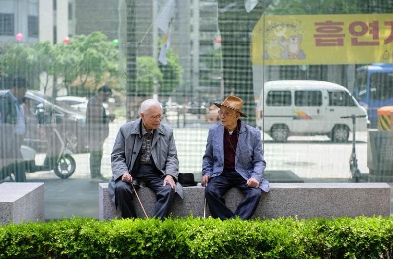 Pemkot Seoul pengin mengatasi masalah mati kesepian di kotanya dengan sejumlah program khusus. (Cnn/Anthony Wallace/AFP/Getty Images)