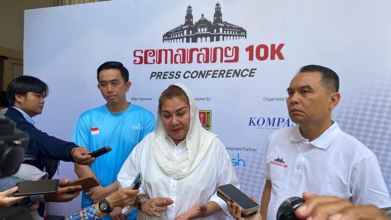 Walikota Semarang tengah diwawancara persiapan ajang lari 10K (Inibaru.id/ Danny Adriadhi Utama)