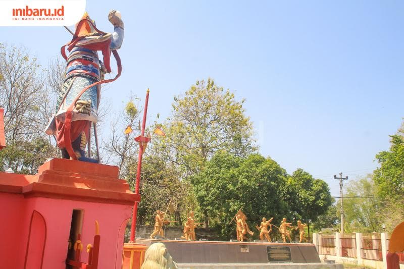 Klenteng Tjoe An Kiong menjadi satu kompleks dengan Monumen Perjuangan Orang Tionghoa di Lasem. (Inibaru.id/ Imam Khanafi)