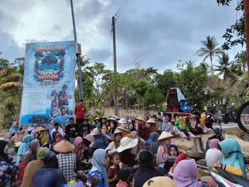 Festival Thothok Terusan diikuti oleh masyarakat Terusan. (Festival Thothok Terusan)