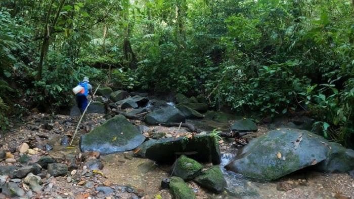 Puing-puing bebatuan ada di kompleks Candi Poh. (Istimewa)