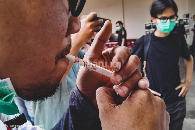 Menjajal rokok Praoe Lajar yang jarang diedarkan di Semarang.