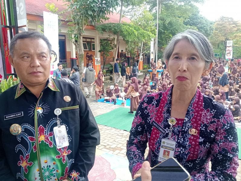 Kepala Dinas Kesehatan Jawa Tengah Yunita Dyah Suminar saat diwawancarai awak media terkait program makan gizi gratis di sekolah (Inibaru.id/Danny Adriadhi Utama)