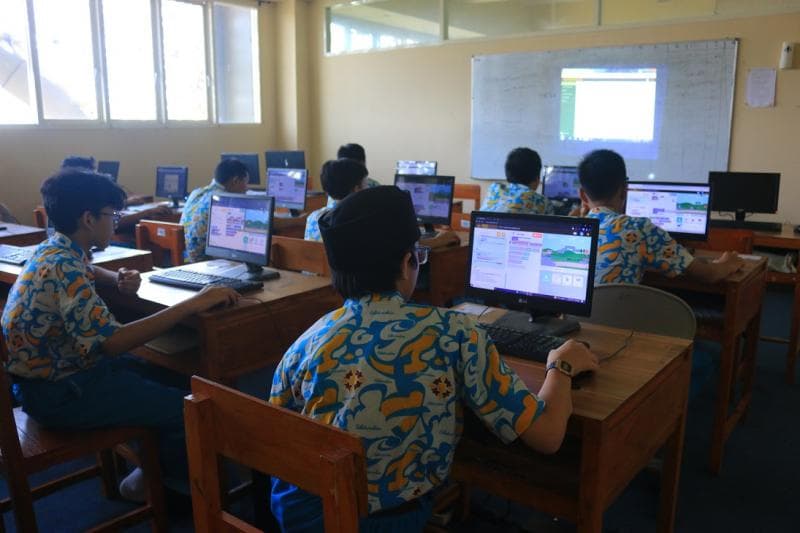 Pelajaran AI dan Coding dianggap bisa meningkatkan SDM Indonesia. (Insanmandiri)