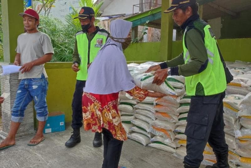 Pembagian bansos dikhawatirkan dianggap bisa memberikan keuntungan bagi calon kepala daerah berstatus petahana. (wukirsarisid.slemankab.go.id)