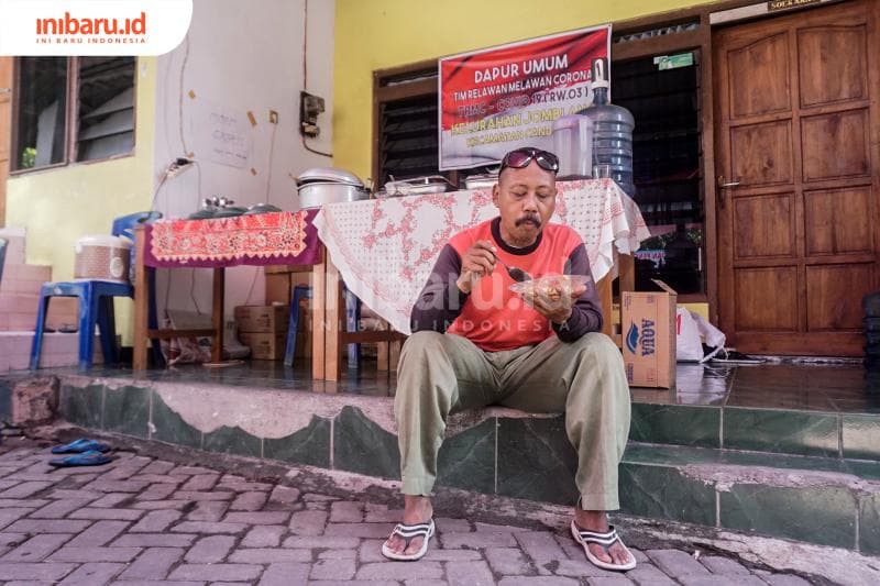 Makan gratis sungguh membantu warga yang terdampak pandemi corona. (Inibaru.id/ Audrian F)<br>