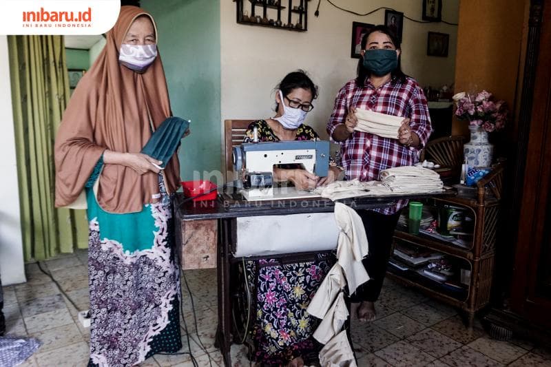 RW 3 Keluarahan Jomblang bikin masker untuk warganya sendiri. (Inibaru.id/ Audrian F)<br>