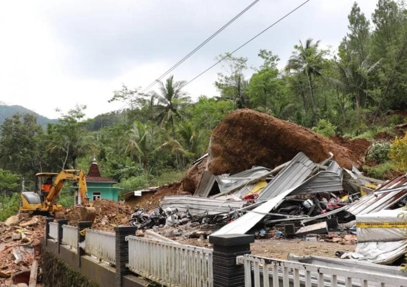 Bencana tanah longsor di Bruno, Purworejo, yang terjadi di awal musim hujan kali ini. (Metrotimes/Daniel Raja Here)