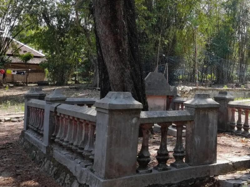 Makam Raden Alas di Desa Blangu. Raden Alas adalah tokoh yang melarang warga Blangu beristri dua. (Espos/Tri Rahayu)