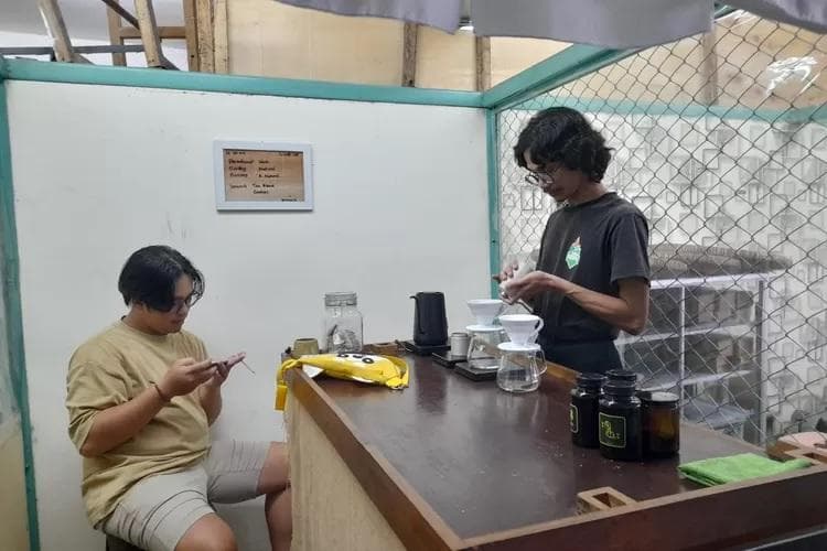 Toko Kopi 58 menyediakan banyak menu minuman khas yang menarik. (Wonosobozone/Achmad Aristyan)