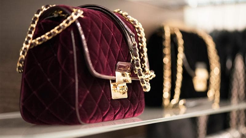 Barang berupa tas menjadi salah satu barang yang bakal dikenai kenaikan PPN. (Envato)